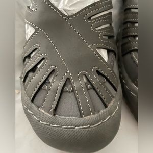 JSport by Janbu closed toe sandals women’s size 9